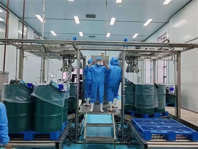 Ligne de production de pruneaux au Xinjiang, Chine